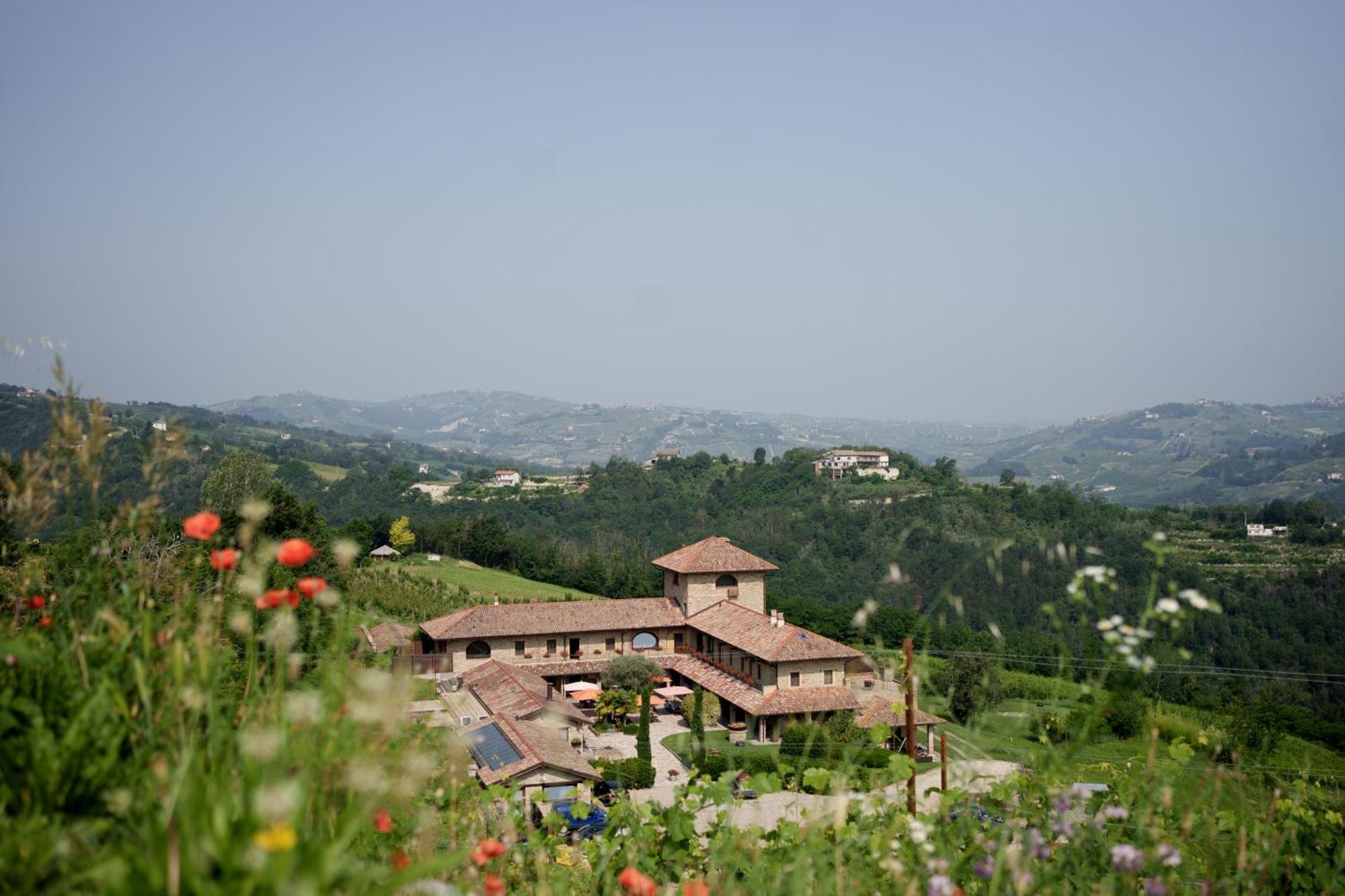 I Tre Poggi Dimora Di Charme Villa Canelli Luaran gambar